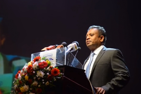 நாடாளுமன்ற உறுப்பினரை அச்சுறுத்தியதாக இராணுவத் தளபதி, பாதுகாப்புச் செயலாளர் மீது குற்றச்சாட்டு | I Was Threatened Inside Parliament Opposition Mp