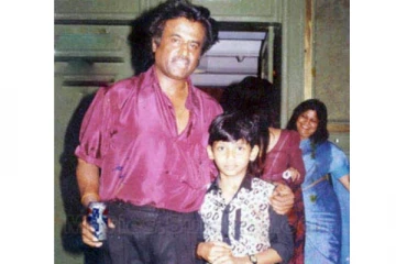 சூப்பர் ஸ்டார் ரஜினியுடன் போஸ் கொடுத்திருக்கும் அந்த சிறுவயது முன்னணி நடிகர் யாரென்று தெரிகிறதா?