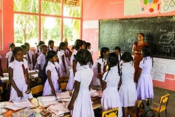 ஊரடங்கு நீக்கப்பட்டதும்  பாடசாலைகள் ஆரம்பம்!