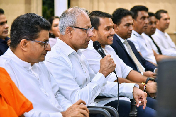 நுகேகொட பேரணி : நாமலின் கூட்டத்தை புறக்கணித்த ஐ.தேக மூத்த தலைவர்கள் | Unp Pohottuwa Meeting Absence Senior Unp Leaders நுகேகொட பேரணி : நாமலின் கூட்டத்தை புறக்கணித்த ஐ.தேக மூத்த தலைவர்கள் | Unp Pohottuwa Meeting Absence Senior Unp Leaders