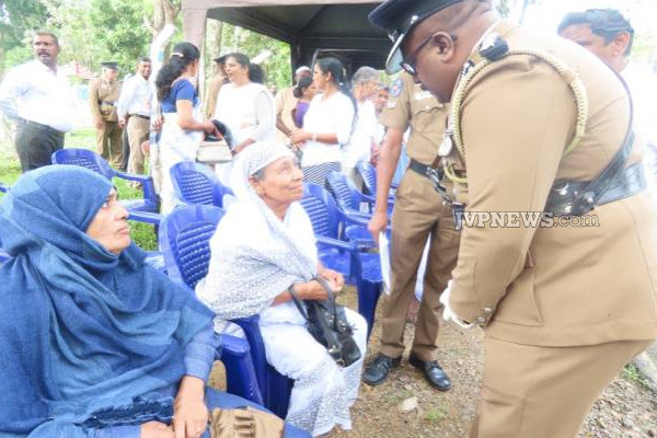 நாட்டிற்காக உயிரிழந்த தனது பொலிஸ் மகனின் பெயரை தேடி அழுத தாய்! | Cry Mother Searches Name Her Deceased Police Son