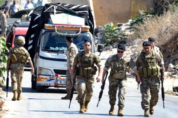 ඊශ්‍රායල හමුදා ප්‍රහාර හමුවේ ලෙබනන හමුදාව මුරපොළ හතකින් පසුබසී