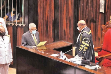 කතානායකගෙන් අගමැතිට හදිසියේම යෝජනාවක්..! ආර්ථිකය ගොඩ ගත හැකි ක්‍රමය කියයි