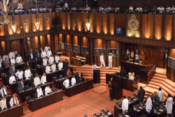 පාර්ලිමේන්තුවේ නීති විරෝධී හා සදාචාර විරෝධී වැඩ උඩු දුවයි - හිටපු මන්ත්‍රීලාගෙන් ලෝක සංවිධාන තුනකට පැමිණිලි