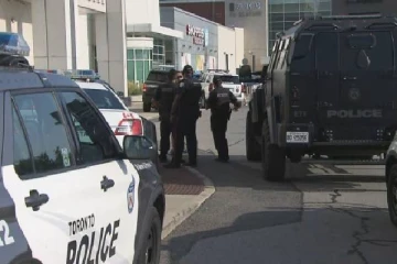 பொதுமக்களை வெளியேற்றி வணிக வளாகத்தை அதிரடியாக மூடிய பொலிஸ்