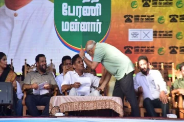 சஜித்தின் பிரச்சார கூட்டத்தில் பௌத்த, இந்து, கிறிஸ்தவ மத குருமார்களுக்கு ஏற்பட்ட நிலை! எழுந்துள்ள சர்ச்சை