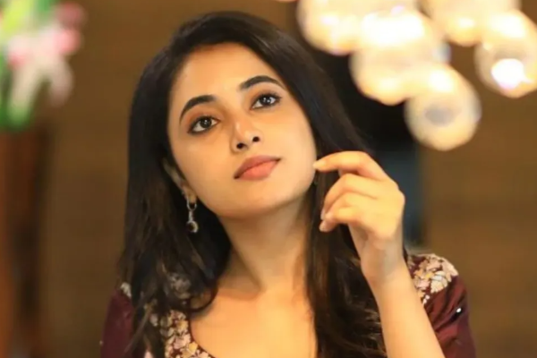 மறைந்த நடிகையின் பயோபிக்கில் நடிக்க ஆசை.. நடிகை பிரியங்கா மோகன் ஓபன் டாக் | Priyanka Mohan Desire To Act In This Biopic