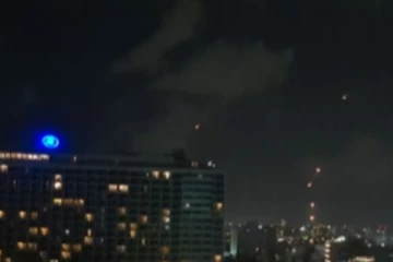 ලොවම භීතියෙන් බලා සිටියදී ඊශ්‍රායලයට ඉරානයෙන් ප්‍රහාර..! වහාම ආරක්ෂිත ස්ථාන වලට යන්නයි දැනුම්දෙයි..