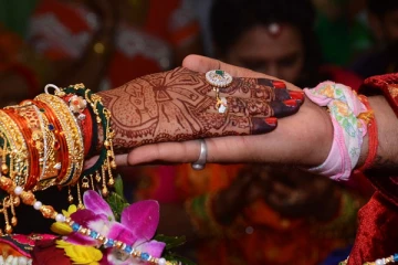 மணமேடையில் மயங்கி விழுந்து மணமகள் திடீர் மரணம்! தங்கைக்கு தாலி கட்டிய மாப்பிள்ளை