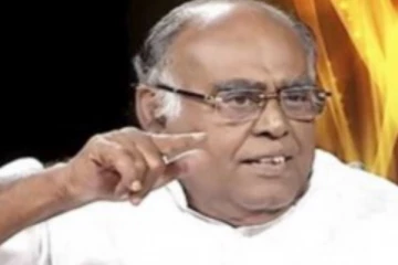 காதிலிருப்பதை அறுப்பவன் அ.தி.மு.க.காரன், காதோடு அறுப்பவன் தி.மு.க.காரன் - பழ.கருப்பையா