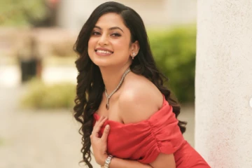 ஹோம்லி பொண்ணு இப்போ எப்படி மாறிட்டாங்க, அய்யனார் துணை நடிகையா இது