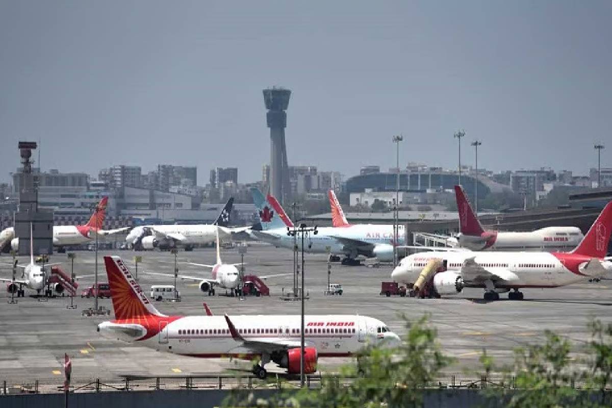 இந்திய வானூர்தி நிலையத்தில் திடீர் தீ விபத்து ; அலறியடித்து ஓட்டிய பயணிகள் | Sudden Fire At Indian Airport Passengers Scream