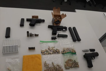 கனடாவில் தமிழ் இளைஞர் ஒருவர் ஆயுதங்களுடன் கைது!