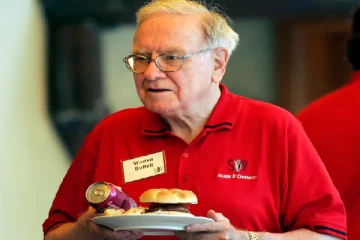 9 லட்சம் கோடிக்கு அதிபதி; உலகின் மிகப்பெரும் பணக்காரர்களில் ஒருவர்; ரோட்டுக் கடையில் உணவருந்துகின்றார்!