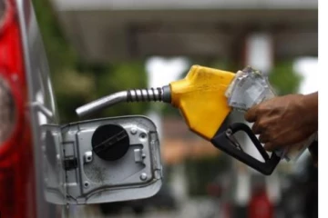 වහාම ක්‍රියාත්මක පරිදි අද මධ්‍යම රාත්‍රියේ සිට ඉන්ධන මිල ඉහළ දැමේ..!