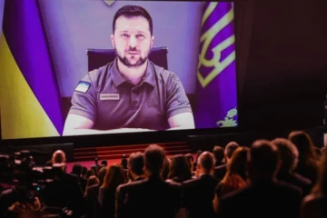 பிரான்ஸ் மக்கள் முன் ஹீரோவான ஜெலன்ஸ்கி!