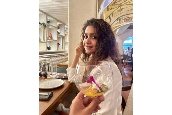 அதிரடியாக சம்பளத்தை உயர்த்தினாரா நடிகை கீர்த்தி சுரேஷ்?- இத்தனை கோடியா? | Actress Keerthy Suresh Hiked Her Salary அதிரடியாக சம்பளத்தை உயர்த்தினாரா நடிகை கீர்த்தி சுரேஷ்?- இத்தனை கோடியா? | Actress Keerthy Suresh Hiked Her Salary