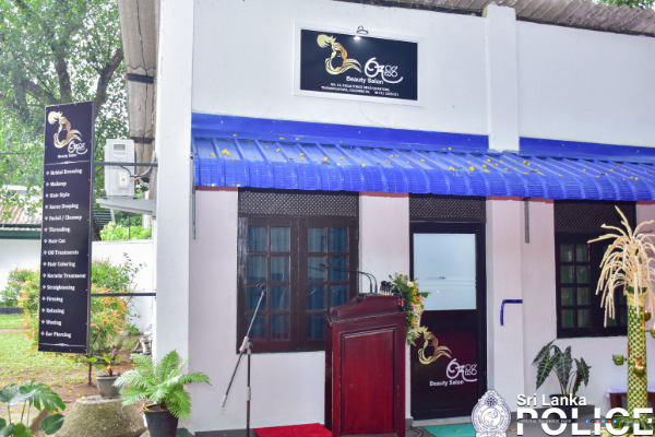 இலங்கை பொலிஸாருக்காக பிரத்யேகமாக நவீன அழகு கலை நிலையம்! | Modern Beauty Salon Exclusively Sri Lankan Police