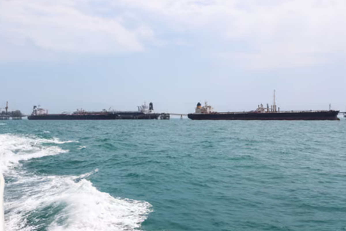 ஈராக் கடல் எல்லைக்குள் எண்ணெய் கப்பல்கள் மீது அதிரடி தாக்குதல் | Two Oil Tankers Attacked In Iraq Waters