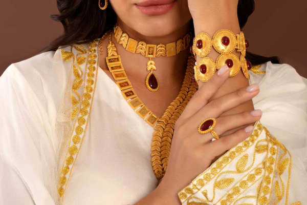 புதிய உச்சம் தொட்ட தங்கம் விலை; நகைபிரியர்கள் ஷாக்! | Chennai Gold Prices Reach A New High 1 Lak புதிய உச்சம் தொட்ட தங்கம் விலை; நகைபிரியர்கள் ஷாக்! | Chennai Gold Prices Reach A New High 1 Lak