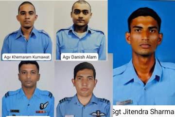 ඉන්දියාවම හදිසි තත්ත්වයක - ගුවන් යානයක් ගොඩබෑමේදී හදිසියේම කඩා වැටෙයි - ඉන්දීය ගුවන් හමුදාවේ 5ක් ජීවිතක්ෂයට [VIDEO] [IMAGE]