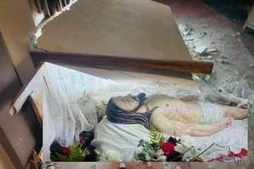 யாழில் அடித்து நொருக்கப்பட்ட கயித்தார் ஆலயமும் கட்டடத்தொகுதியும் (Photos)