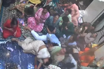 25 திருநங்கைகள் பினாயில் குடித்து தற்கொலை முயற்சி - பகீர் சம்பவம்!