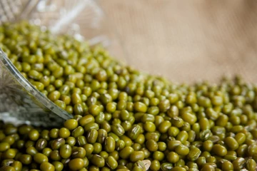 பாசிப்பயறு முளைகட்டி சாப்பிடுவது நல்லதா? வேகவைத்து சாப்பிடுவதா?