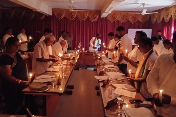 கரவெட்டி பிரதேச சபையில் கறுப்பு துணி கட்டி சபைக்குள் பிரவேசித்த தமிழரசுக் கட்சி உறுப்பினர்கள் | Karavetti South West Pradeshiya Sabha