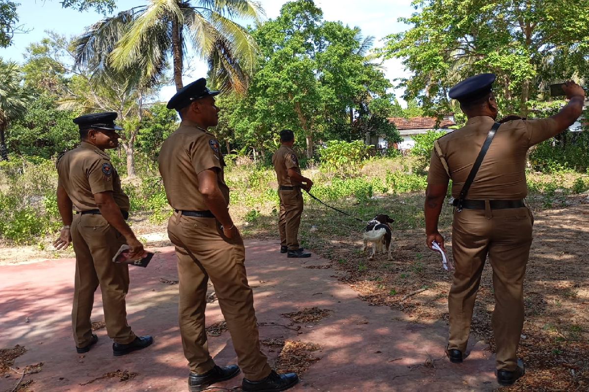 யாழில் வயோதிப பெண்ணுக்கு சொந்த வீட்டிலேயே அரங்கேறிய பயங்கரம் ; அதிகாலையில் கேட்ட அலறல்சத்தம் | Elderly Woman Faces Horror In Her Own Jaffna Home யாழில் வயோதிப பெண்ணுக்கு சொந்த வீட்டிலேயே அரங்கேறிய பயங்கரம் ; அதிகாலையில் கேட்ட அலறல்சத்தம் | Elderly Woman Faces Horror In Her Own Jaffna Home
