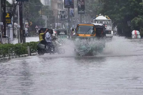 தமிழகத்தில் இன்று 6 மாவட்டங்களில் கனமழை பெய்யும்- வானிலை மையம் தகவல் | Heavy Rain In 6 Districts To Tamil Nadu Today