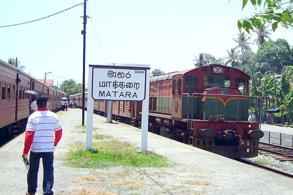 புகையிரதத்தில் விட்டுச்செல்லப்பட்ட 5 மில்லியன் பெறுமதியான நகைகள் உரிமையாளர்களிடம் ஒப்படைப்பு | 5 Mn Worth Of Jewellery Train Returned To Owners