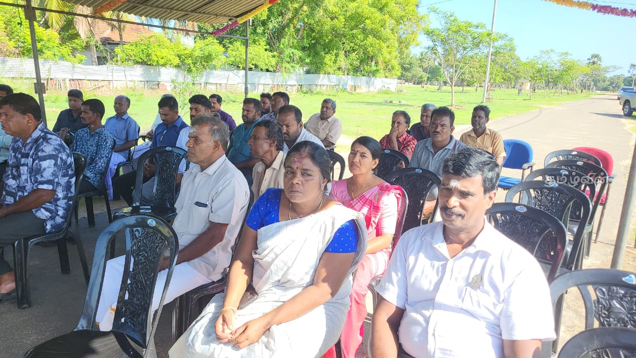 கிளிநொச்சி-புளியம்பொக்கணை கிராமத்திற்கு செல்கின்ற வீதி புனரமைப்பு பணி ஆரம்பம் 1 Gallery