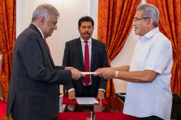 பிரதமரின் பதவிக்கு ஆபத்து; குழிபறிக்கும்  மொட்டுக்கட்சி