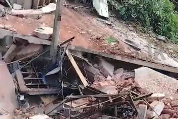 கடுகண்ணாவ மண்சரிவு ; பெண் ஒருவர் உயிருடன் மீட்பு | Kadugannawa Landslide Woman Rescued Alive