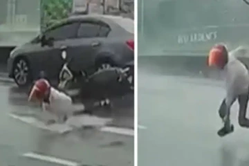 நிலை தடுமாறி சாலையில் விழுந்த நபர்! நொடிப்பொழுதில் தப்பித்த அதிசயம்!  வைரலாகும் வீடியோ!