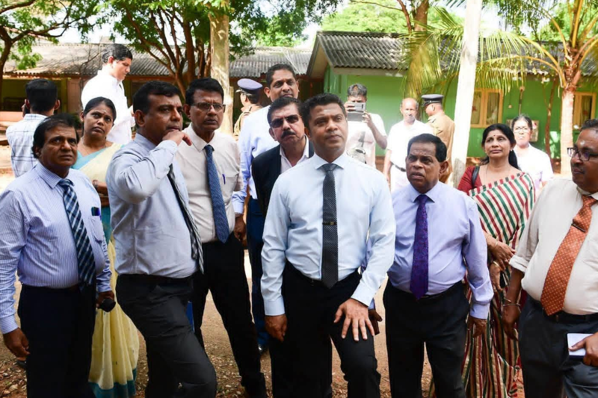 பெயர் பலகையை மாற்றுவதால் வைத்தியசாலை அபிவிருத்தியடையுமா..! | Thellipalai Base Hospital Issue