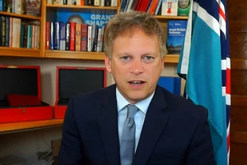 இனி இது தேவையில்லை.. பிரித்தானியா வரும் வெளிநாட்டு பயணிகளுக்கு புதிய விதிகள் அறிமுகம்!