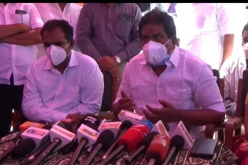 அரசியல் செய்வதை விட்டு விட்டு கொரோனாவை தடுக்க ஆலோசனை தாருங்கள்.. எதிர்கட்சியினரை சாடிய அமைச்சர்...