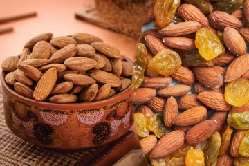 ஆரோக்கியத்தை அள்ளித்தரும் பாதாம், உலர் திராட்சை.... எவ்வாறு சாப்பிடனும்னு தெரியுமா?