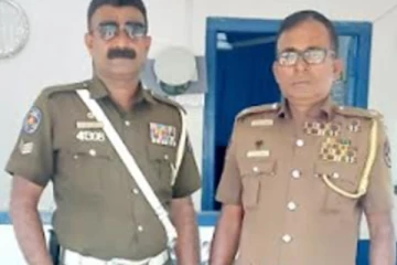 தற்கொலைக்கு முயன்ற யுவதியை காப்பாற்றிய பொலிஸ்!