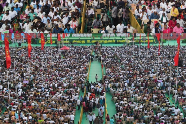 அடிபட்ட புலியும் -அடிமைப்பட்ட இனமும் எழுந்து நிற்கிறோம்! மாநாடு திடலில் சீமான்.. | Naam Tamilar Katchi Ntk Chief Coordinator Seeman