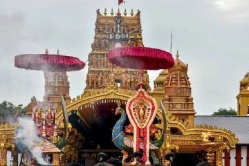 நல்லூர் கந்தசுவாமி ஆலய நான்காம் நாள் மாலை உற்சவம்(படங்கள்)