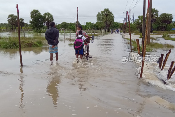 கிளிநொச்சி மக்களின் போக்குவரத்து பாதிப்பு(Photos) | Traffic Impact Of Paranthan Vlawodai People