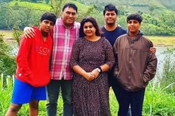 பிக்பாஸில் கலக்கும் நடிகை விசித்ராவின் கணவர் மற்றும் 3 மகன்களின் இதுவரை நாம் பார்த்திராத புகைப்படம்