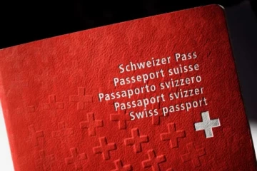 சுவிட்சர்லாந்தில் குடியுரிமை பெற காத்திருப்போருக்கு ஒரு மகிழ்ச்சியான செய்தி