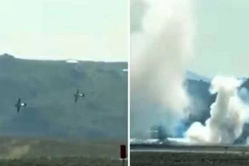 அமெரிக்காவில் இரண்டு விமானங்கள் நடுவானில் ஒன்றுடன் ஒன்று மோதி விபத்து!