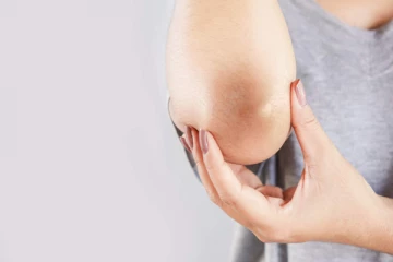 கை முட்டிகளில் உள்ள கருப்பாக உள்ளதா? இதனை  போக்க இதோ அசத்தலான டிப்ஸ்!