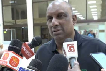 விருதுடன் தாயகம் திரும்பிய அரவிந்த டீ சில்வா