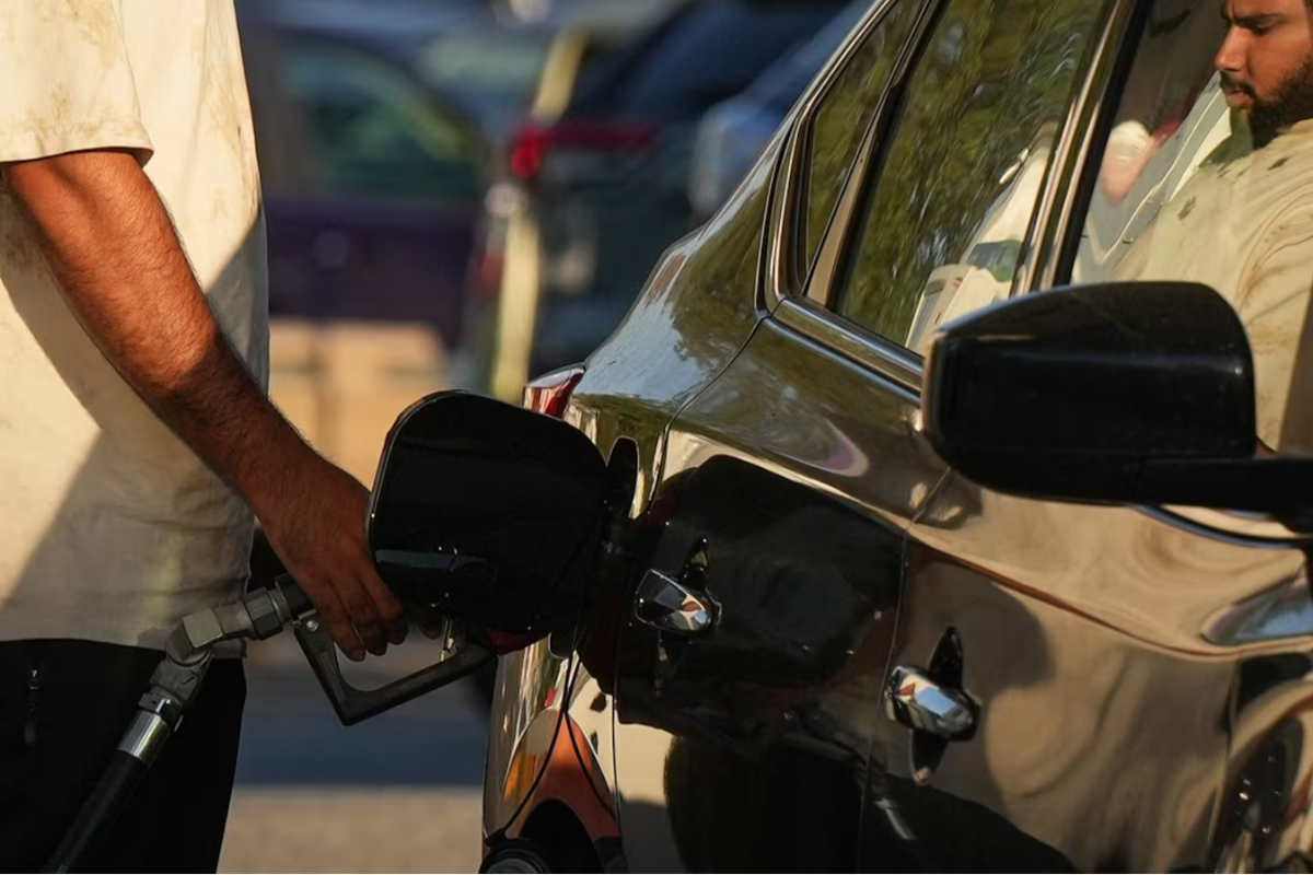 கனடாவில் எரிபொருள் வரி குறித்து வெளியான அறிவிப்பு | Federal Pause On Gasoline Diesel Tax Takes Effect